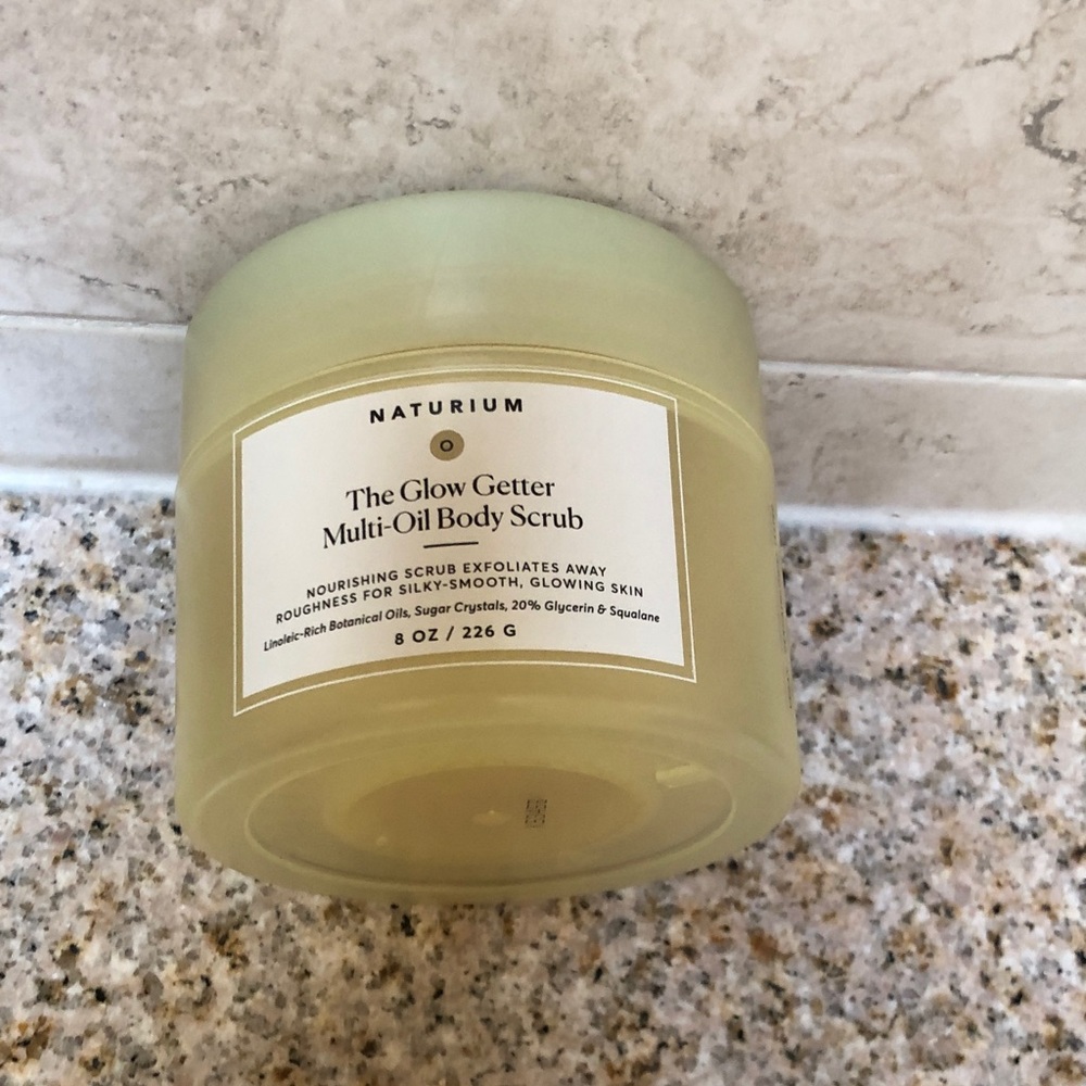 NWT NATURIUM The Glow Getter Multi-Oil Body Scrub - 8oz
